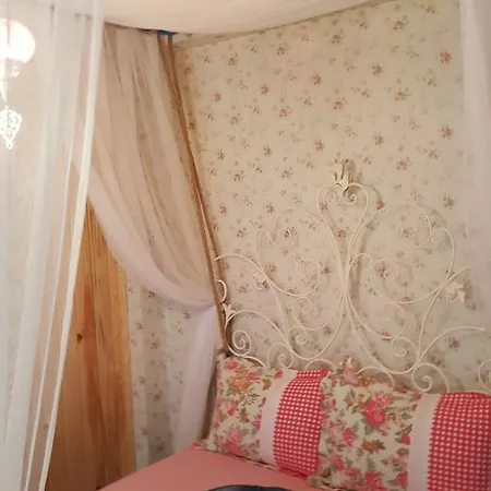 Oda ve Kahvaltı Akide Butik Zeytinbagi